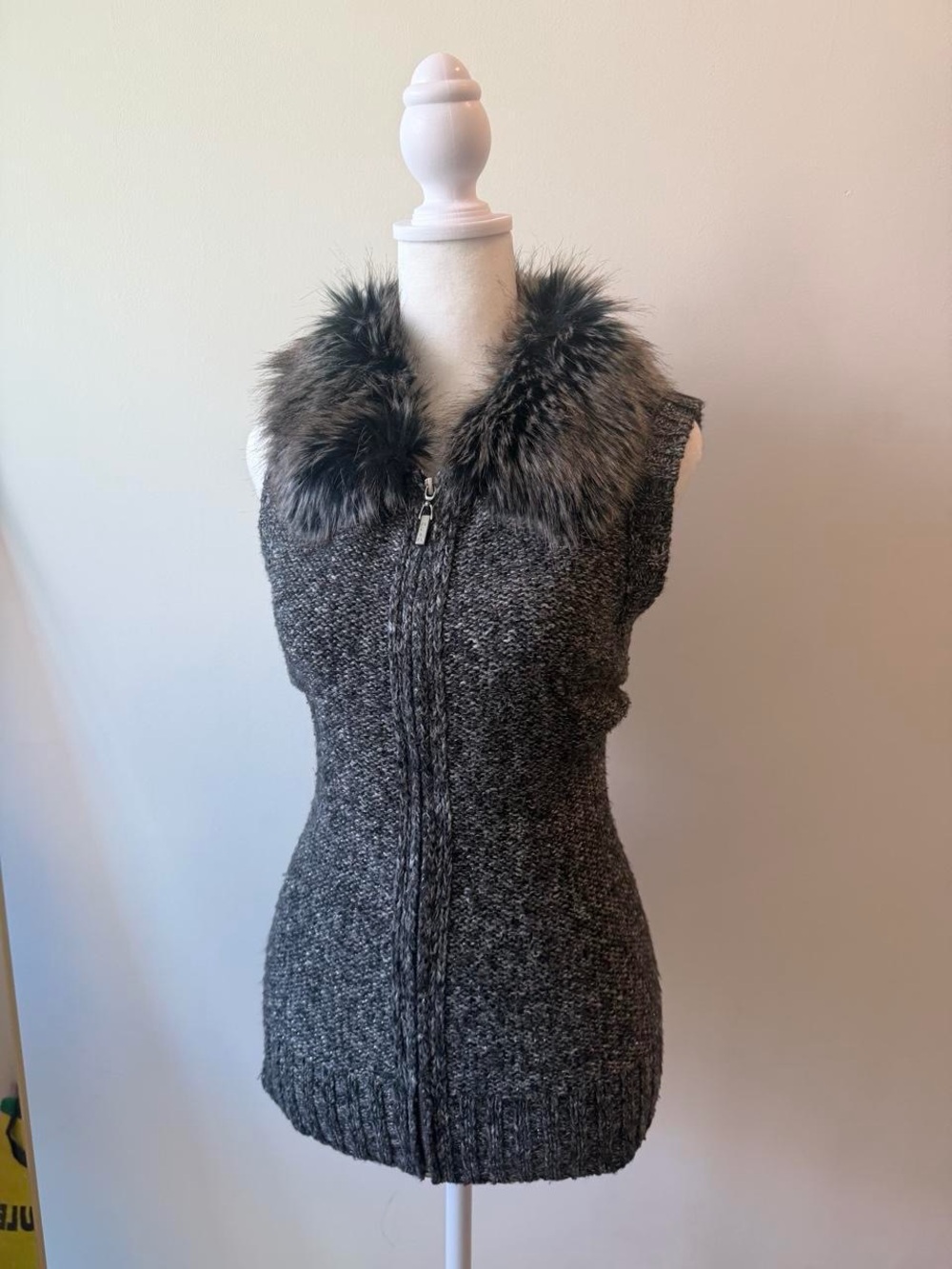 Alia Charcoal Faux Fur-Trim Sleeveless Zip Cardigan - Picture 2 of 4